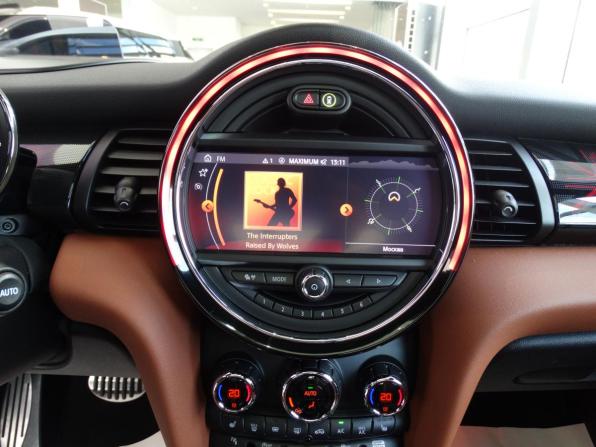Mini Hatch III (F55/F56) Рестайлинг с пробегом 2021 года, цена 3 230 000 рублей, 92124 км, хэтчбек, Автокод Объявления