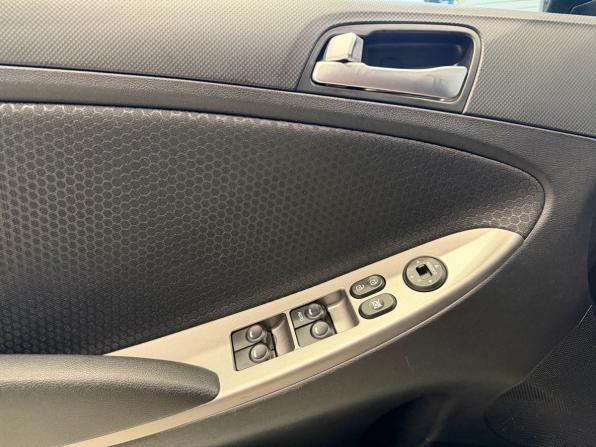 Hyundai Solaris I Рестайлинг с пробегом 2015 года, цена 959 000 рублей, 87497 км, хэтчбек, Автокод Объявления