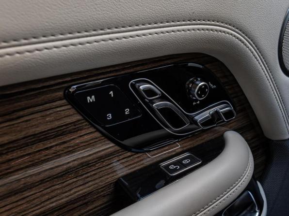 Land Rover Range Rover IV Рестайлинг с пробегом 2018 года, цена 5 245 000 рублей, 217364 км, внедорожник, Автокод Объявления