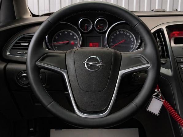 Opel Astra J с пробегом 2011 года, цена 817 000 рублей, 112237 км, хэтчбек, Автокод Объявления