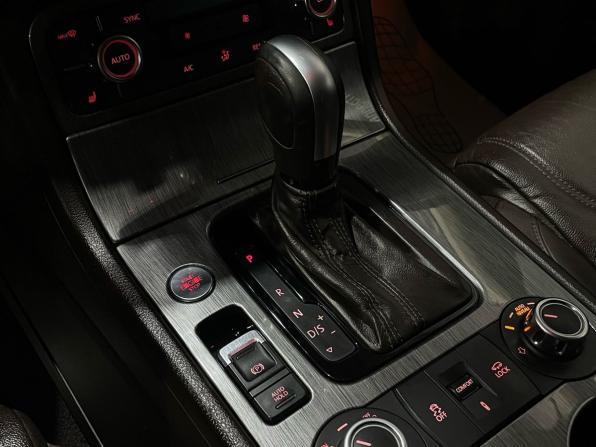 Volkswagen Touareg II Рестайлинг с пробегом 2014 года, цена 1 870 000 рублей, 287600 км, внедорожник, Автокод Объявления