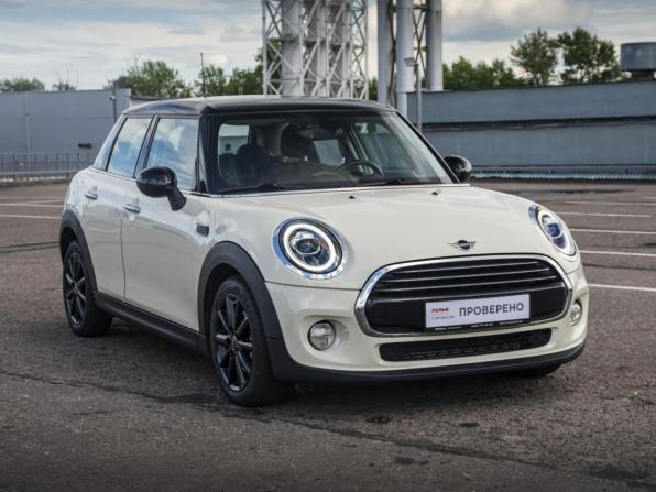 Mini Hatch III (F55/F56) Рестайлинг с пробегом 2019 года, цена 2 290 000 рублей, 26024 км, хэтчбек, Автокод Объявления