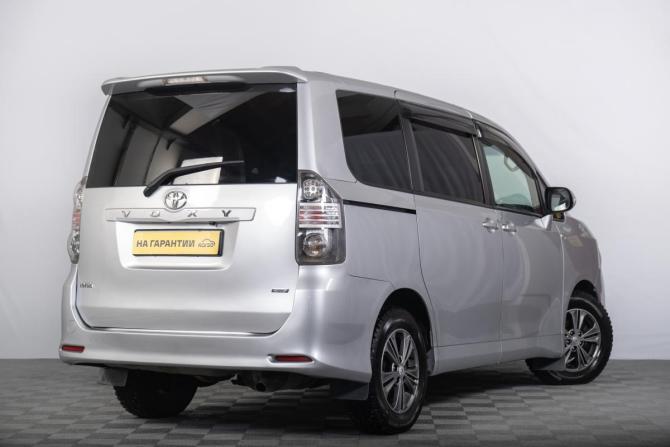 Toyota Voxy II (R70) с пробегом 2008 года, цена 1 259 000 рублей, 289000 км, минивэн, Автокод Объявления