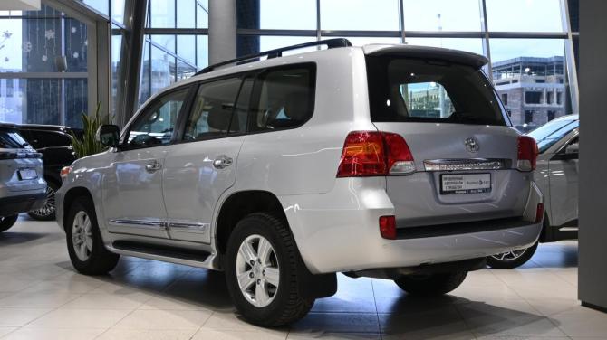 Toyota Land Cruiser 200 Series Рестайлинг 1 с пробегом 2015 года, цена 6 800 000 рублей, 48600 км, внедорожник, Автокод Объявления