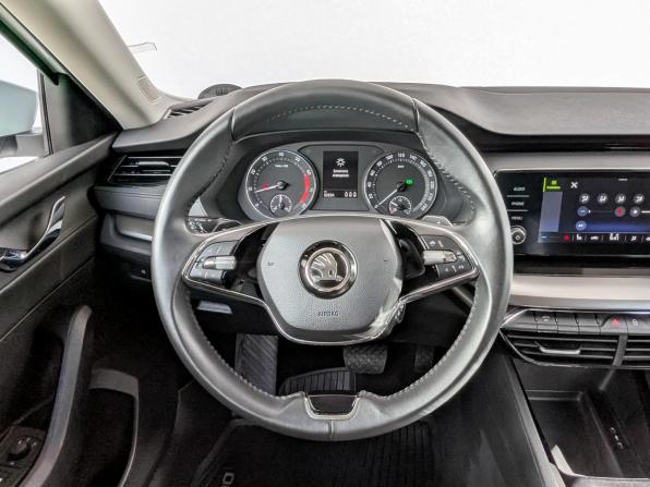 Skoda Octavia IV (A8) с пробегом 2021 года, цена 2 360 000 рублей, 53274 км, лифтбек, Автокод Объявления