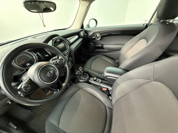 Mini Hatch III (F55/F56) Рестайлинг с пробегом 2019 года, цена 1 990 000 рублей, 128225 км, хэтчбек, Автокод Объявления