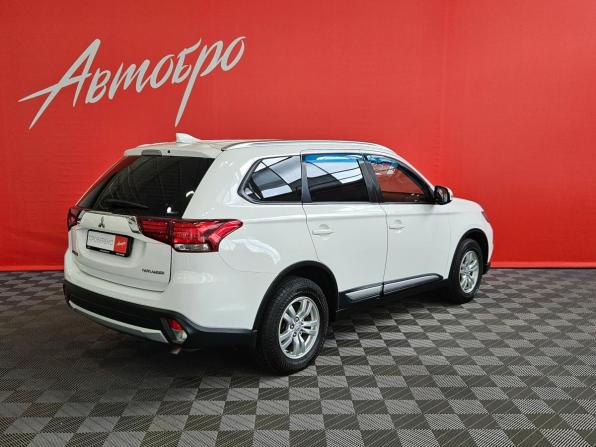 Mitsubishi Outlander III Рестайлинг 2 с пробегом 2017 года, цена 1 870 000 рублей, 142000 км, внедорожник, Автокод Объявления