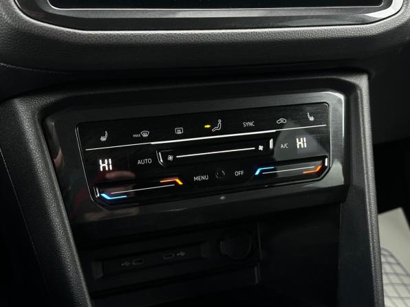 Volkswagen Tiguan II Рестайлинг с пробегом 2021 года, цена 3 099 000 рублей, 62042 км, внедорожник, Автокод Объявления
