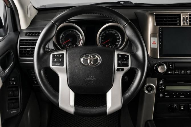 Toyota Land Cruiser Prado 150 Series с пробегом 2011 года, цена 2 629 000 рублей, 281000 км, внедорожник, Автокод Объявления