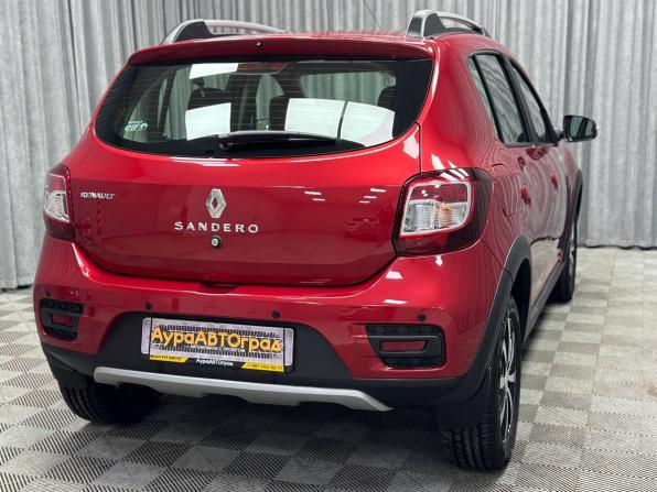 Renault Sandero II с пробегом 2015 года, цена 1 395 000 рублей, 4812 км, хэтчбек, Автокод Объявления