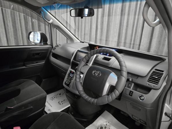 Toyota Noah II (R70) с пробегом 2009 года, цена 1 120 000 рублей, 176600 км, минивэн, Автокод Объявления
