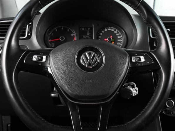 Volkswagen Polo V Рестайлинг с пробегом 2017 года, цена 1 359 000 рублей, 66248 км, седан, Автокод Объявления