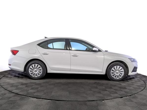 Skoda Octavia IV (A8) с пробегом 2021 года, цена 2 359 000 рублей, 69993 км, лифтбек, Автокод Объявления