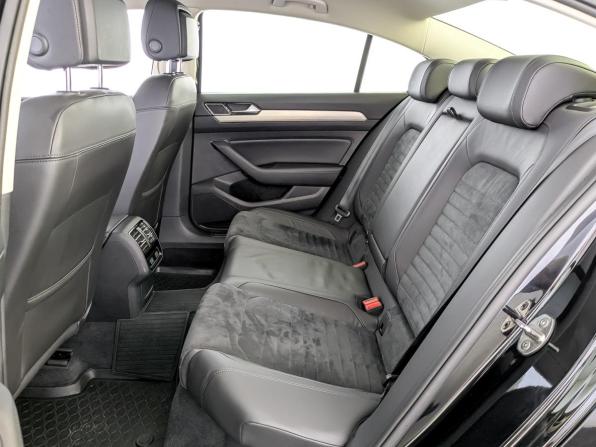 Volkswagen Passat B8 с пробегом 2018 года, цена 2 645 000 рублей, 66799 км, седан, Автокод Объявления