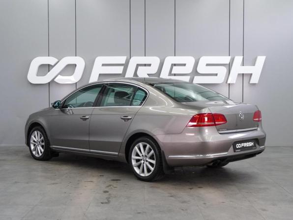 Volkswagen Passat B7 с пробегом 2011 года, цена 1 113 000 рублей, 300661 км, седан, Автокод Объявления