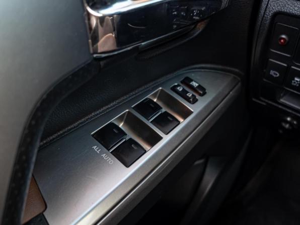 Toyota Land Cruiser 200 Series Рестайлинг 1 с пробегом 2014 года, цена 3 970 000 рублей, 330983 км, внедорожник, Автокод Объявления