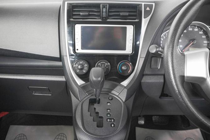 Toyota Ractis II с пробегом 2014 года, цена 899 000 рублей, 121600 км, хэтчбек, Автокод Объявления