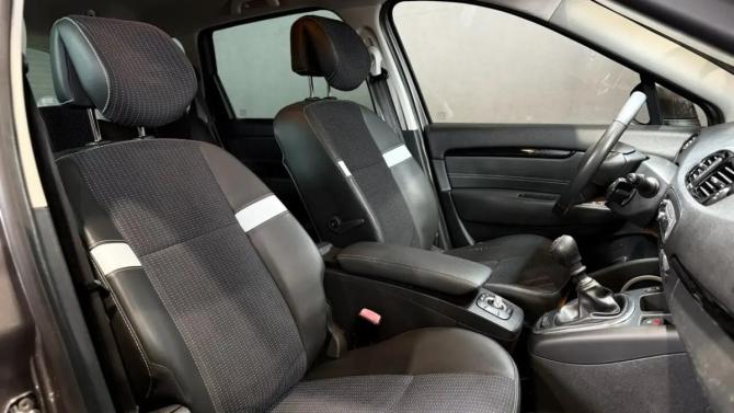 Renault Scenic III Рестайлинг с пробегом 2012 года, цена 790 000 рублей, 215000 км, минивэн, Автокод Объявления