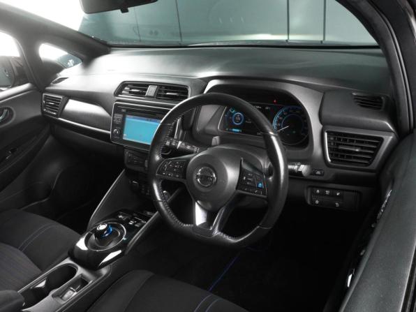 Nissan Leaf II (ZE1) с пробегом 2018 года, цена 1 689 000 рублей, 226549 км, хэтчбек, Автокод Объявления