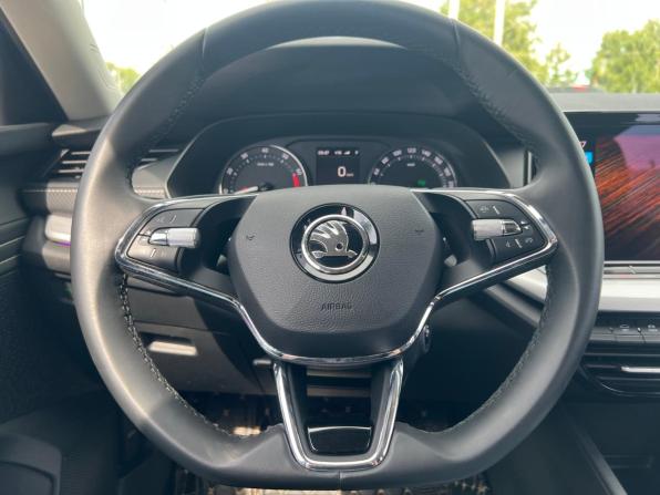 Skoda Octavia IV (A8) с пробегом 2022 года, цена 2 840 000 рублей, 54427 км, лифтбек, Автокод Объявления