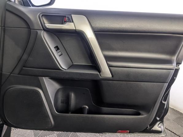 Toyota Land Cruiser Prado 150 Series Рестайлинг 2 с пробегом 2018 года, цена 4 370 000 рублей, 238427 км, внедорожник, Автокод Объявления