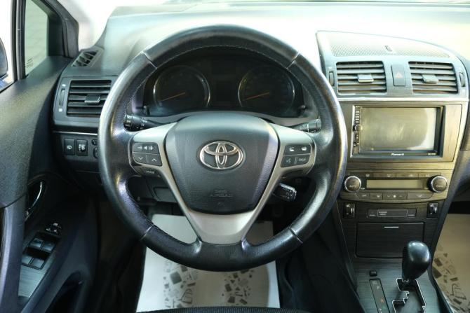 Toyota Avensis III с пробегом 2009 года, цена 1 049 000 рублей, 214000 км, седан, Автокод Объявления