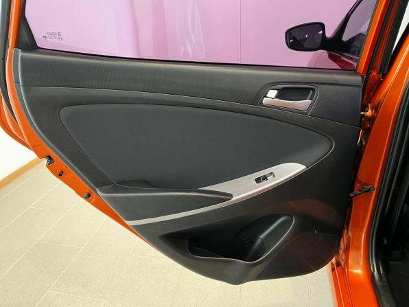 Hyundai Solaris I Рестайлинг с пробегом 2015 года, цена 1 060 000 рублей, 138483 км, седан, Автокод Объявления