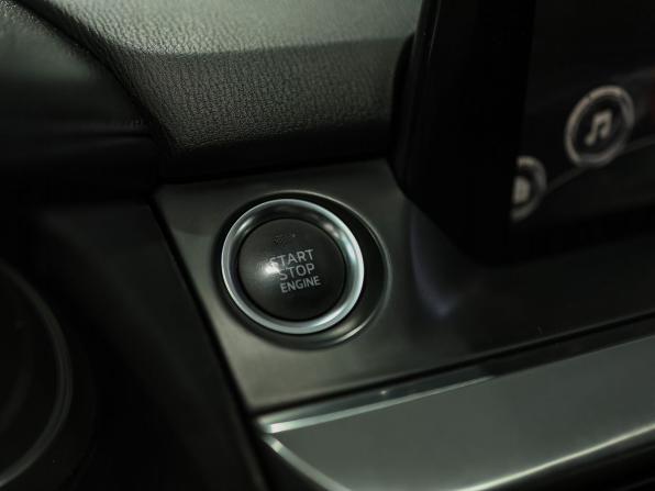 Mazda 6 III (GJ) Рестайлинг с пробегом 2015 года, цена 1 599 000 рублей, 224468 км, седан, Автокод Объявления