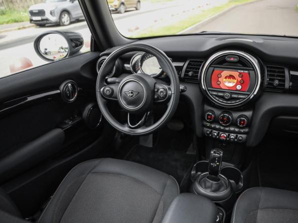 Mini Hatch III (F55/F56) Рестайлинг с пробегом 2020 года, цена 2 399 000 рублей, 22791 км, хэтчбек, Автокод Объявления