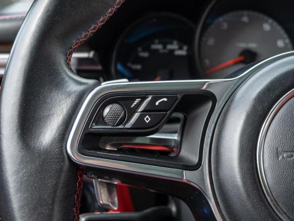 Porsche Macan I с пробегом 2015 года, цена 3 330 000 рублей, 123350 км, внедорожник, Автокод Объявления