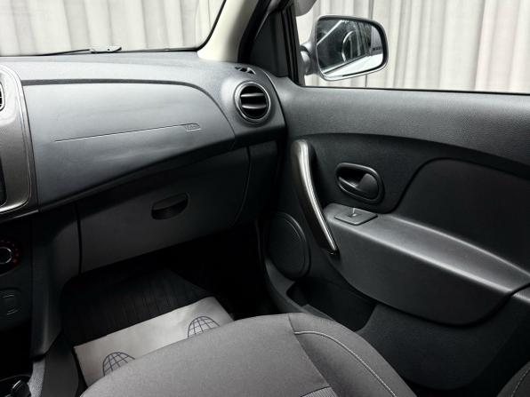 Renault Logan II Рестайлинг с пробегом 2019 года, цена 1 299 000 рублей, 99342 км, седан, Автокод Объявления