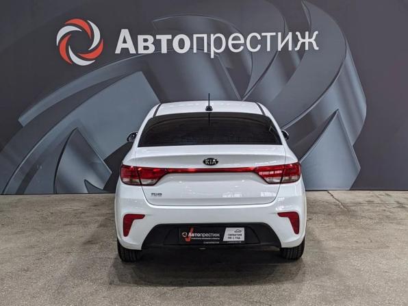Kia Rio IV с пробегом 2018 года, цена 1 010 000 рублей, 137622 км, седан, Автокод Объявления