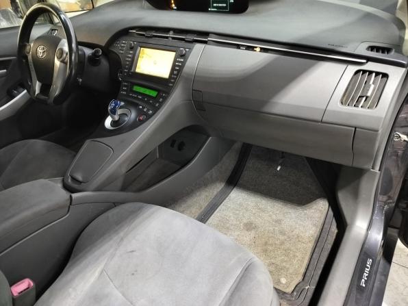 Toyota Prius III (XW30) с пробегом 2009 года, цена 590 000 рублей, 450551 км, лифтбек, Автокод Объявления