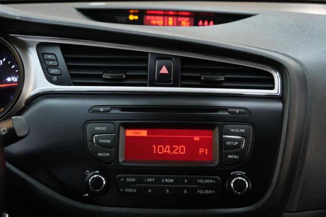 Kia Ceed II Рестайлинг с пробегом 2018 года, цена 1 419 000 рублей, 90000 км, хэтчбек, Автокод Объявления