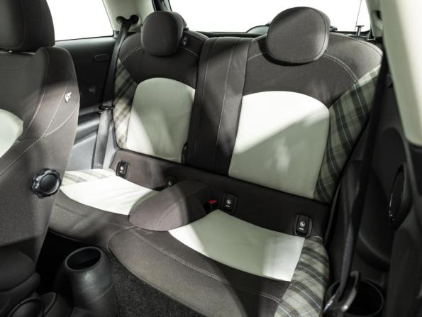 Mini Hatch III (F55/F56) с пробегом 2015 года, цена 1 995 000 рублей, 41090 км, хэтчбек, Автокод Объявления