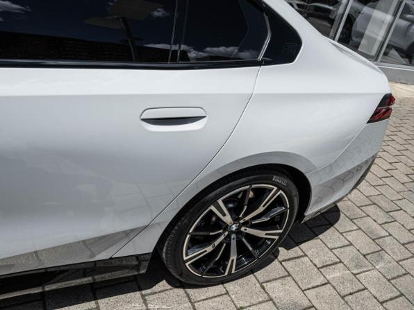BMW 5 серии VIII (G60/G61/G68) с пробегом 2023 года, цена 7 655 880 рублей, 22695 км, седан, Автокод Объявления