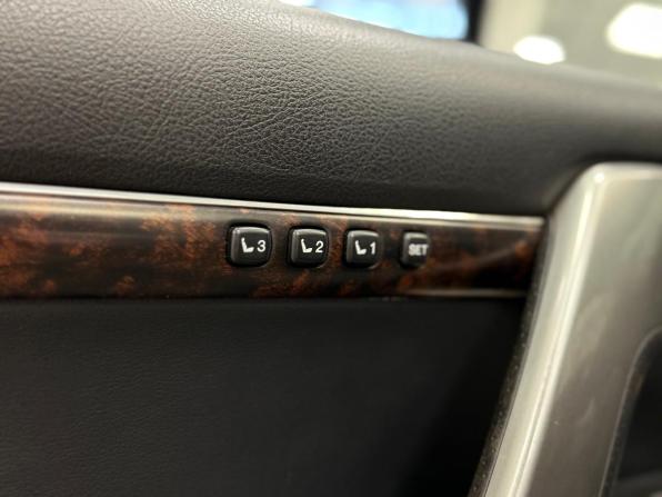 Toyota Land Cruiser 200 Series Рестайлинг 1 с пробегом 2013 года, цена 3 750 000 рублей, 227623 км, внедорожник, Автокод Объявления