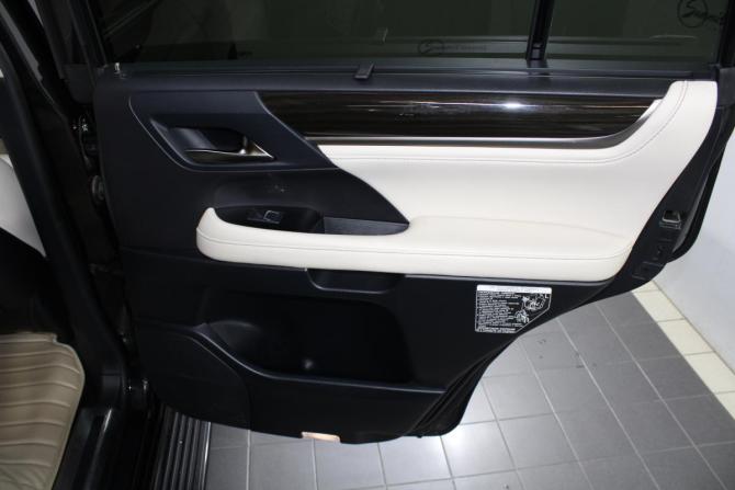 Lexus LX III Рестайлинг 2 с пробегом 2015 года, цена 6 100 000 рублей, 143408 км, внедорожник, Автокод Объявления