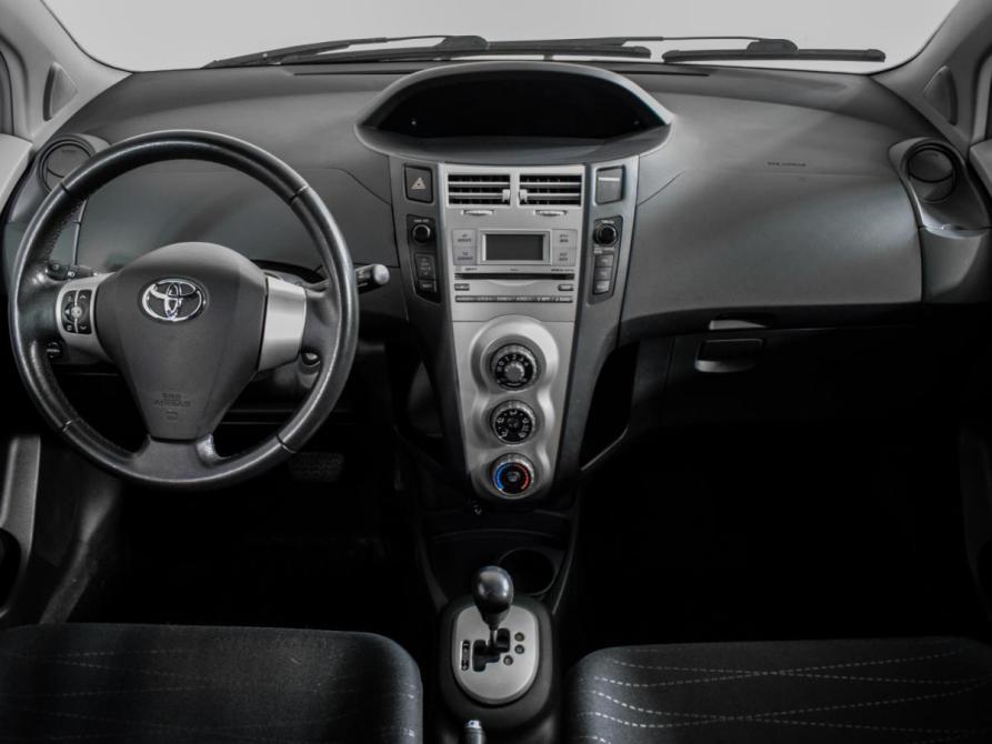 Toyota Yaris II Москва  - изображение 11