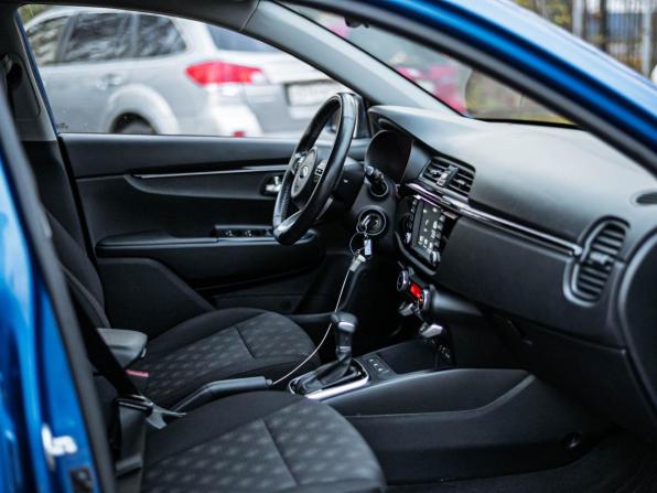 Kia Rio IV Рестайлинг с пробегом 2020 года, цена 1 305 000 рублей, 125717 км, седан, Автокод Объявления