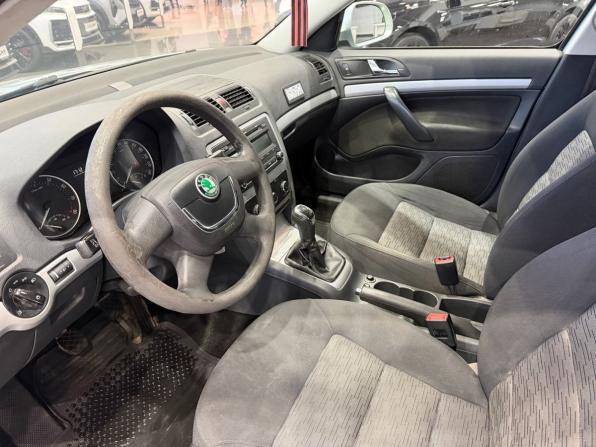 Skoda Octavia II (A5) Рестайлинг с пробегом 2012 года, цена 820 000 рублей, 185450 км, лифтбек, Автокод Объявления
