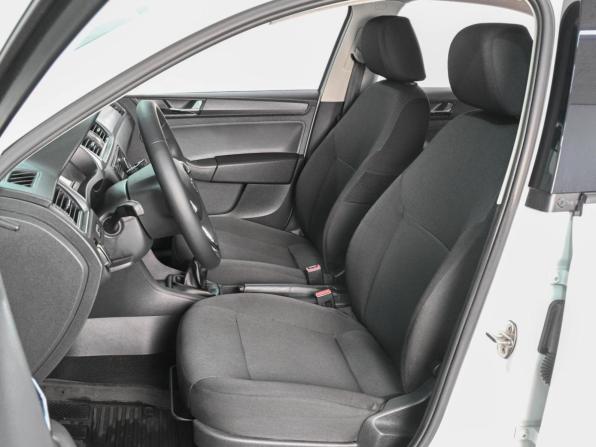 Skoda Rapid I Рестайлинг с пробегом 2019 года, цена 1 089 000 рублей, 124176 км, лифтбек, Автокод Объявления