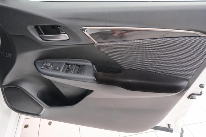Honda Fit III Рестайлинг с пробегом 2017 года, цена 1 249 000 рублей, 76865 км, хэтчбек, Автокод Объявления