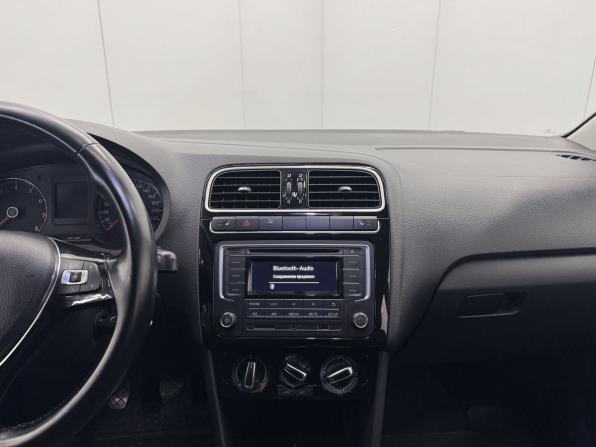 Volkswagen Polo V Рестайлинг с пробегом 2017 года, цена 1 099 000 рублей, 164989 км, седан, Автокод Объявления