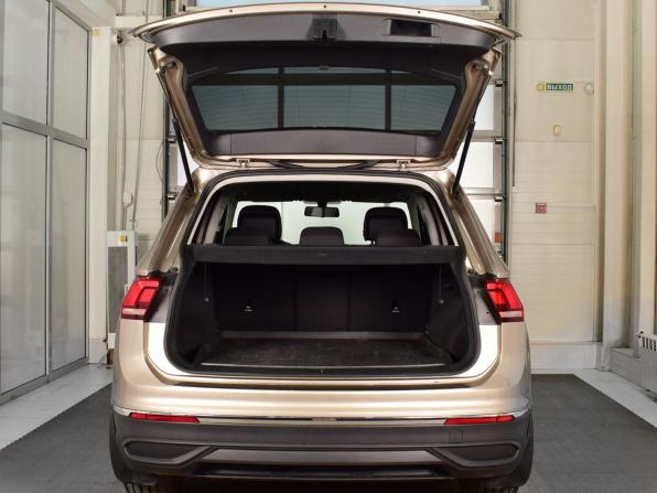 Volkswagen Tiguan II Рестайлинг с пробегом 2022 года, цена 2 675 995 рублей, 23258 км, внедорожник, Автокод Объявления