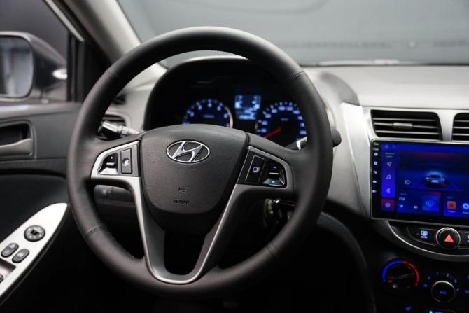 Hyundai Solaris I Рестайлинг с пробегом 2015 года, цена 920 000 рублей, 250000 км, седан, Автокод Объявления