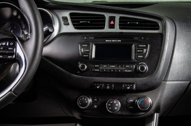 Kia Ceed II с пробегом 2013 года, цена 999 000 рублей, 215000 км, хэтчбек, Автокод Объявления