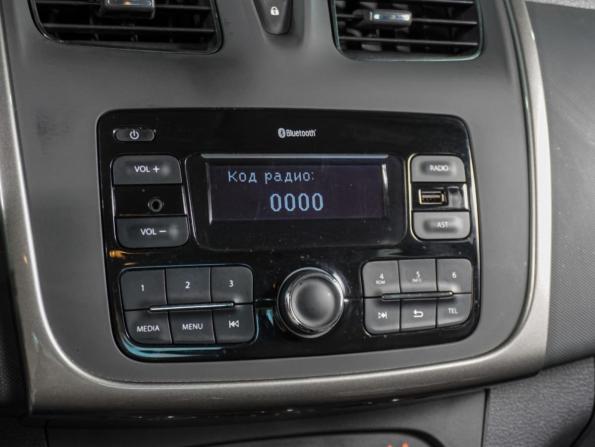 Renault Logan II Рестайлинг с пробегом 2019 года, цена 949 000 рублей, 70998 км, седан, Автокод Объявления
