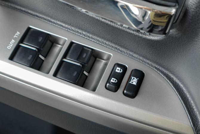 Toyota Land Cruiser 200 Series Рестайлинг 1 с пробегом 2013 года, цена 3 999 000 рублей, 330000 км, внедорожник, Автокод Объявления