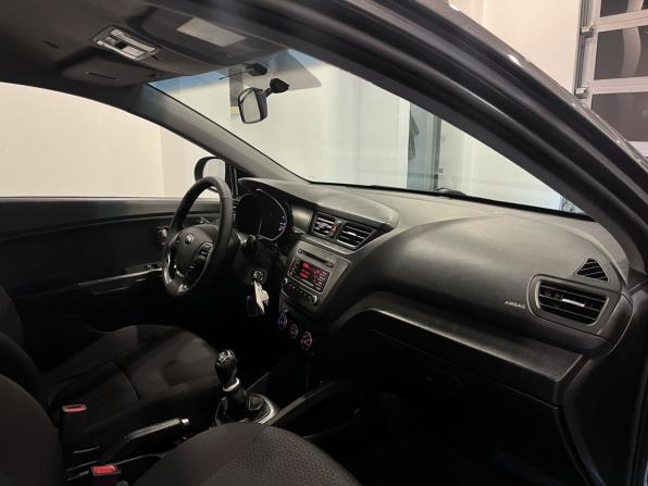 Kia Rio III Рестайлинг с пробегом 2017 года, цена 1 000 000 рублей, 194875 км, седан, Автокод Объявления